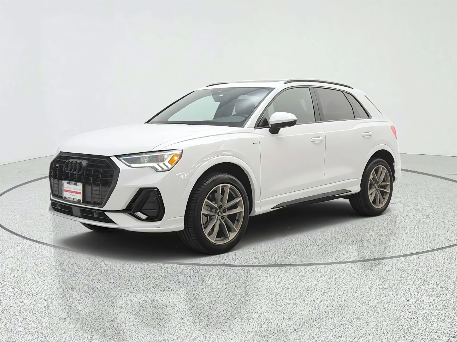Luxury Loaner 2025 Q3 SUV