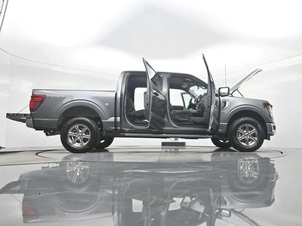 Used 2025 Gray Ford XLT image 44