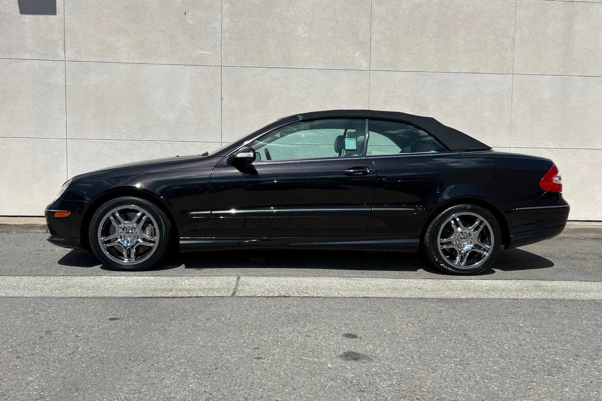 Used 2004 designo Mocha Black Mercedes-Benz 2dr Cabriolet 5.0L image 5