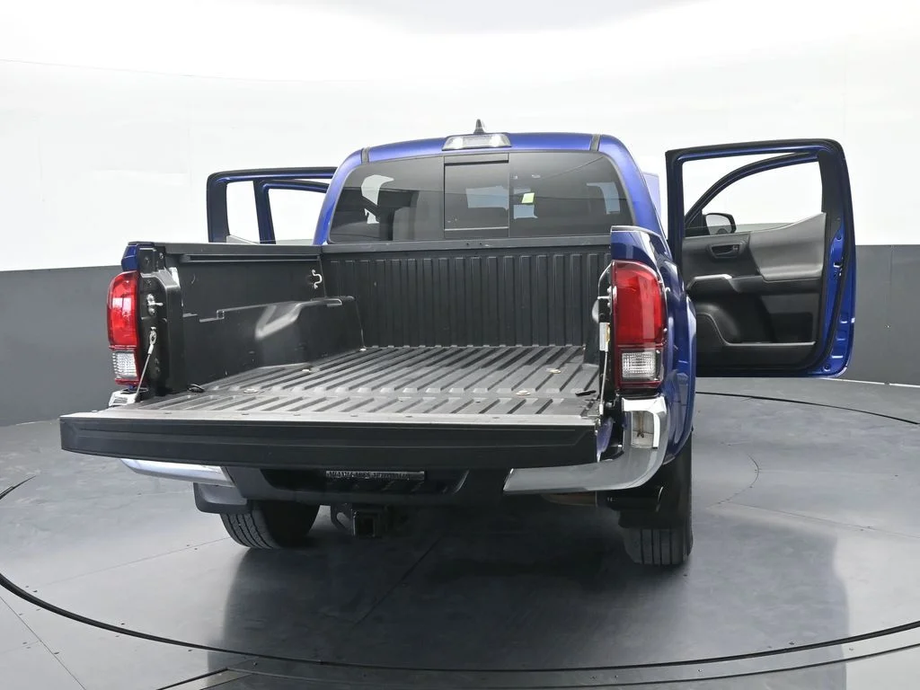 Used 2022 Blue Toyota SR5 image 60