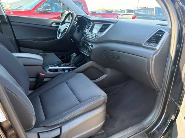 Used 2018 Black Noir Pearl Hyundai Value image 9