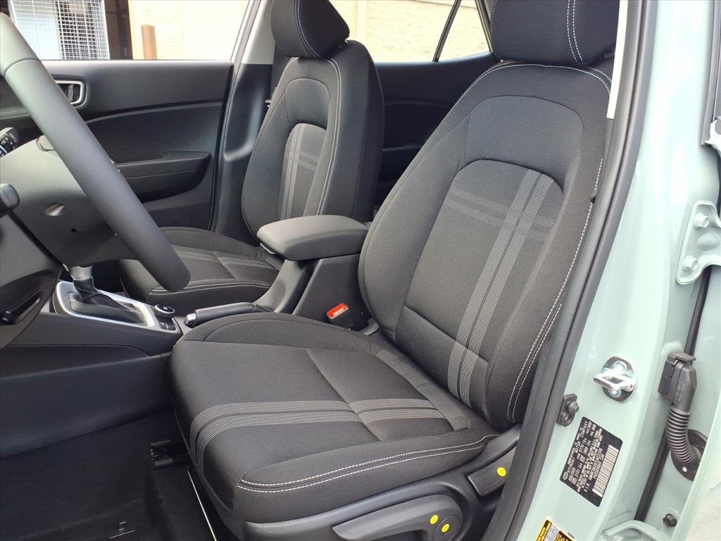 2026 Hyundai Venue SEL photo 3