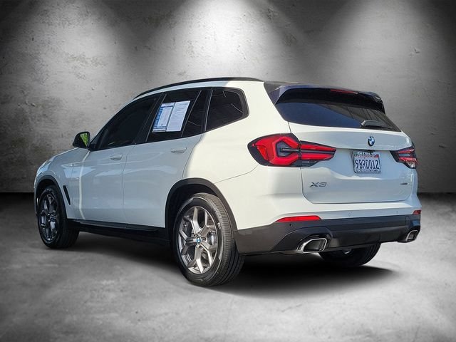 Used 2022 White BMW sDrive30i image 4