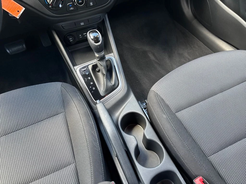 Used 2022 Gray Hyundai SE image 16