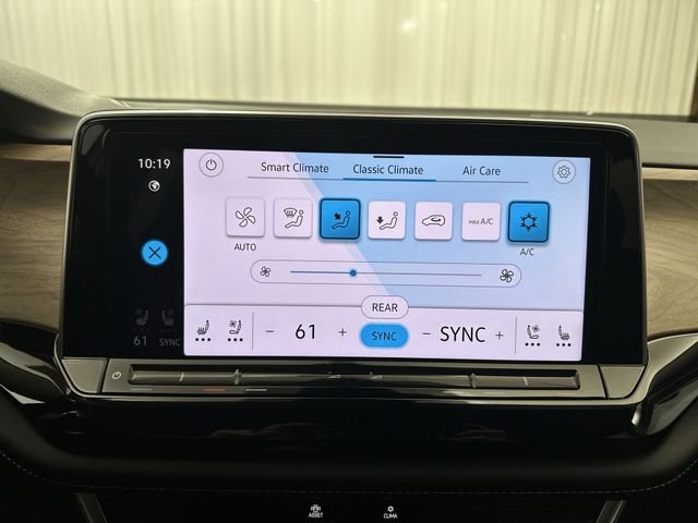 Used 2024  Volkswagen 2.0T SE w/Technology image 20