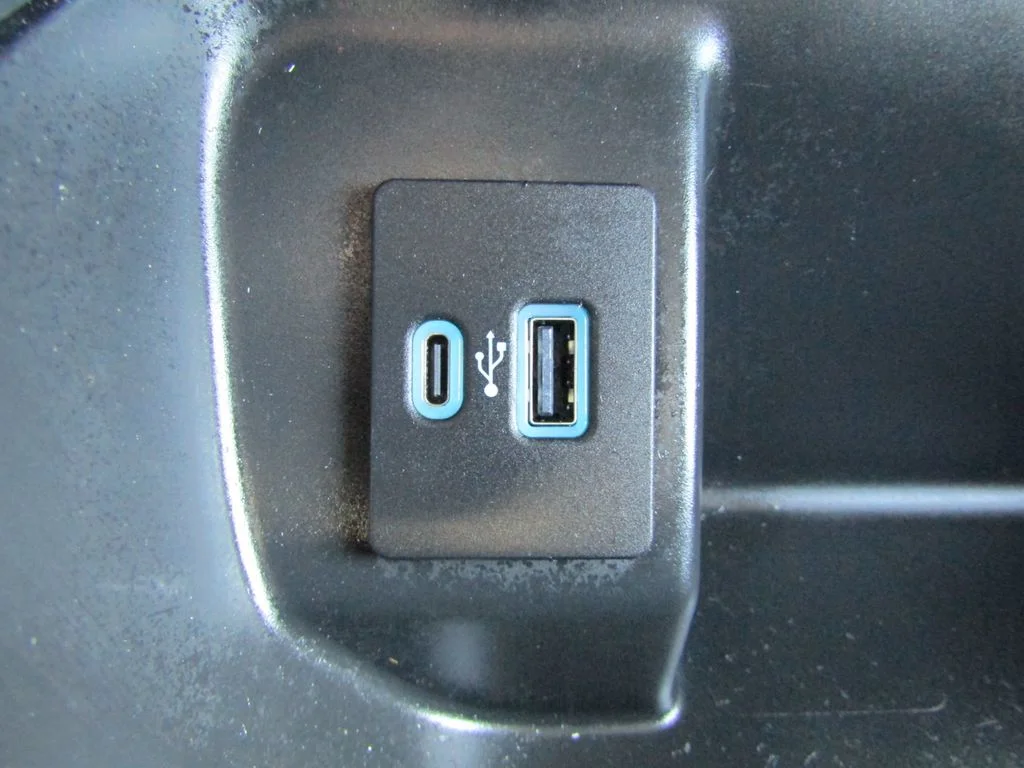 Used 2023 Agate Black Metallic Ford XLT image 33