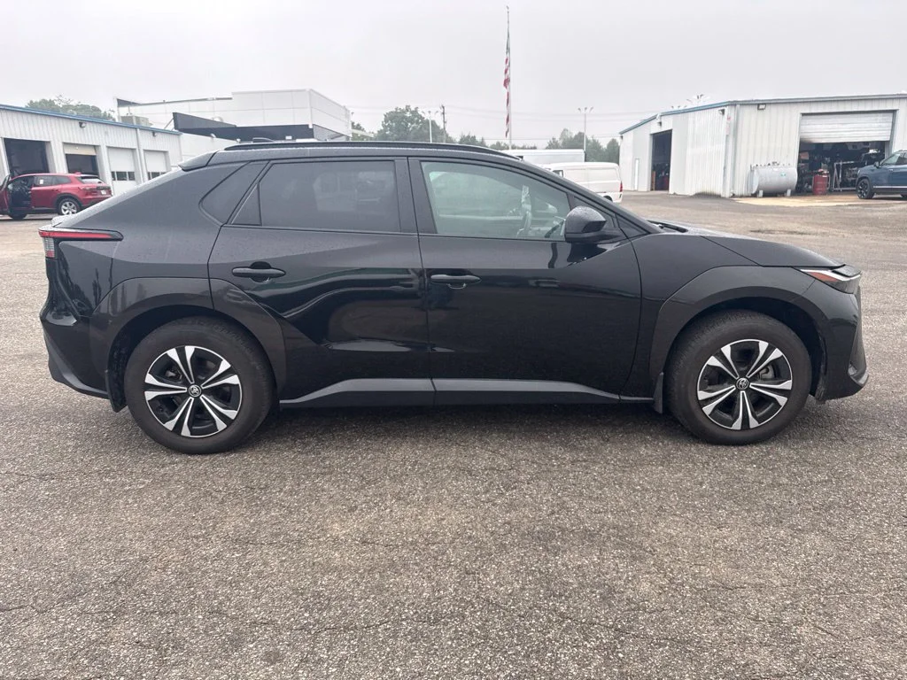 Used 2023 Black Toyota XLE image 6