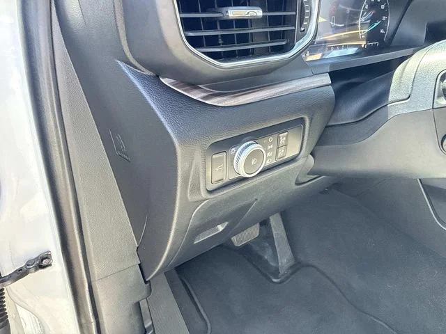 Used 2022 White Ford Limited image 23