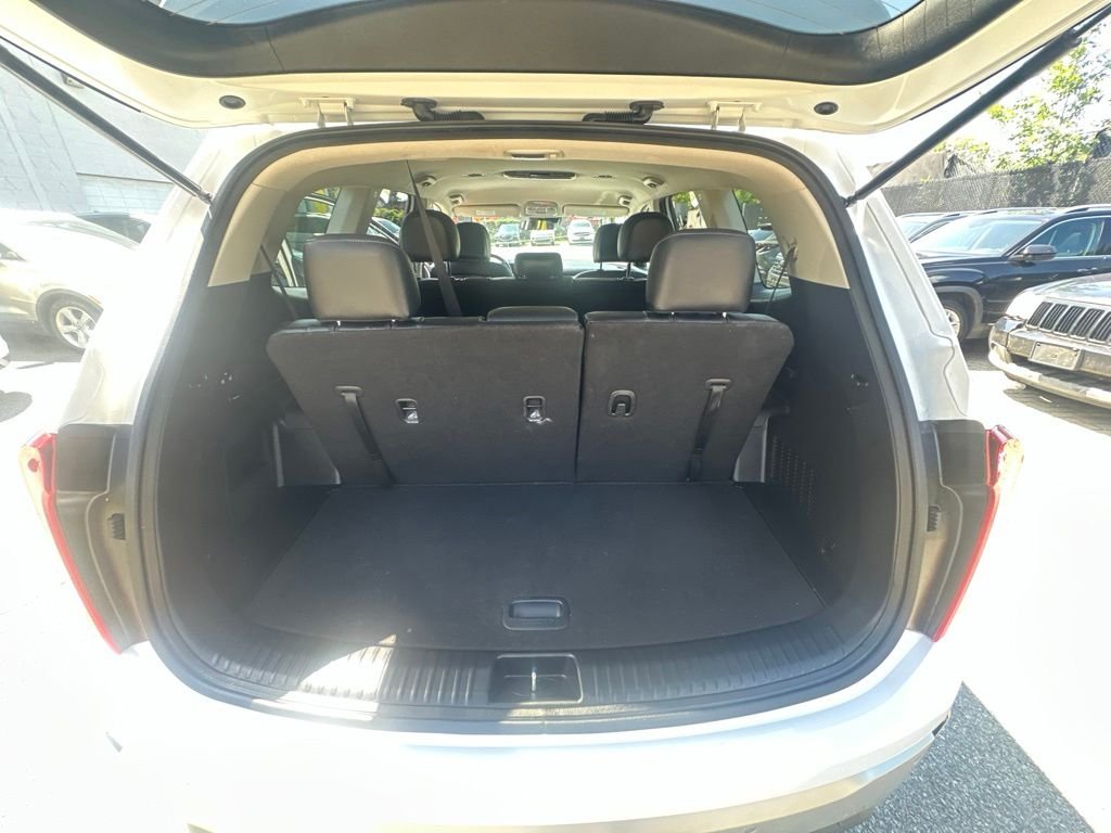Certified Used 2024 White Kia LX image 30