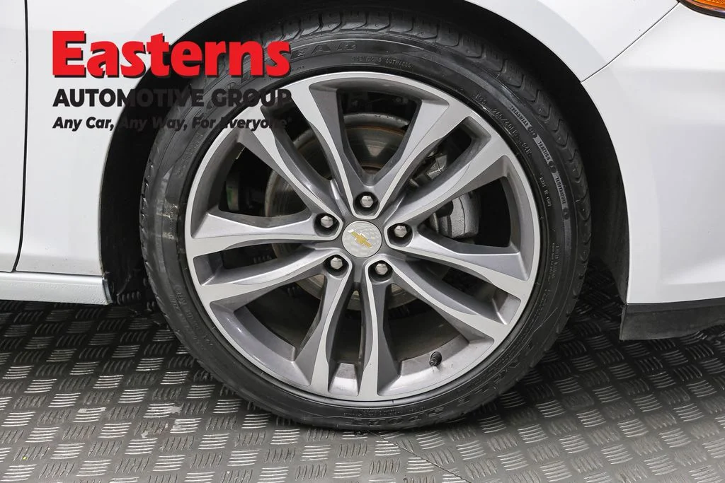 Used 2024 White Chevrolet LT image 33