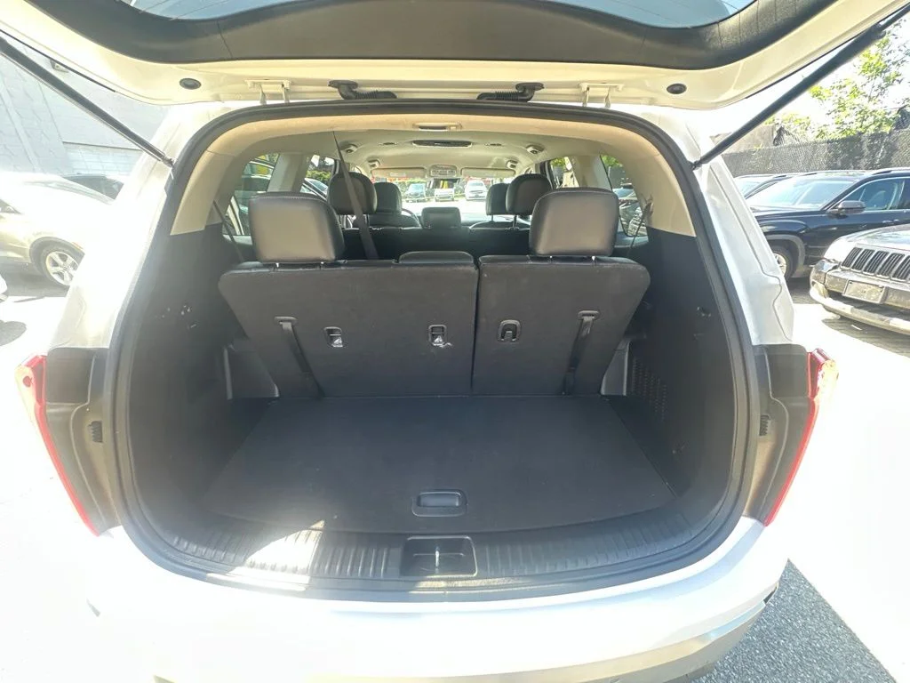 Used 2024 White Kia LX image 30
