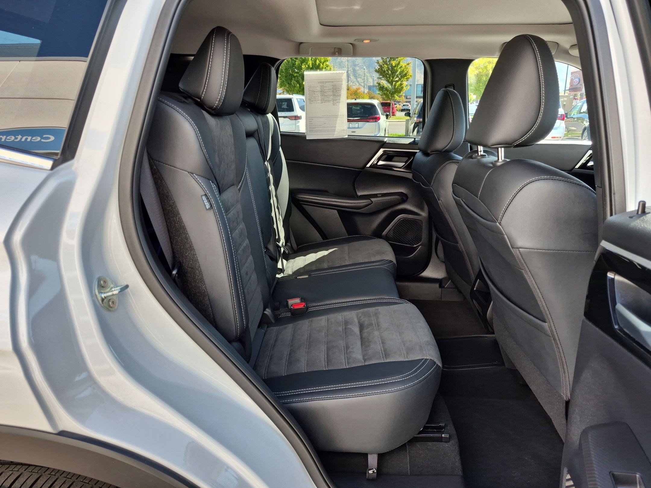 Used 2025 White Mitsubishi SE image 31