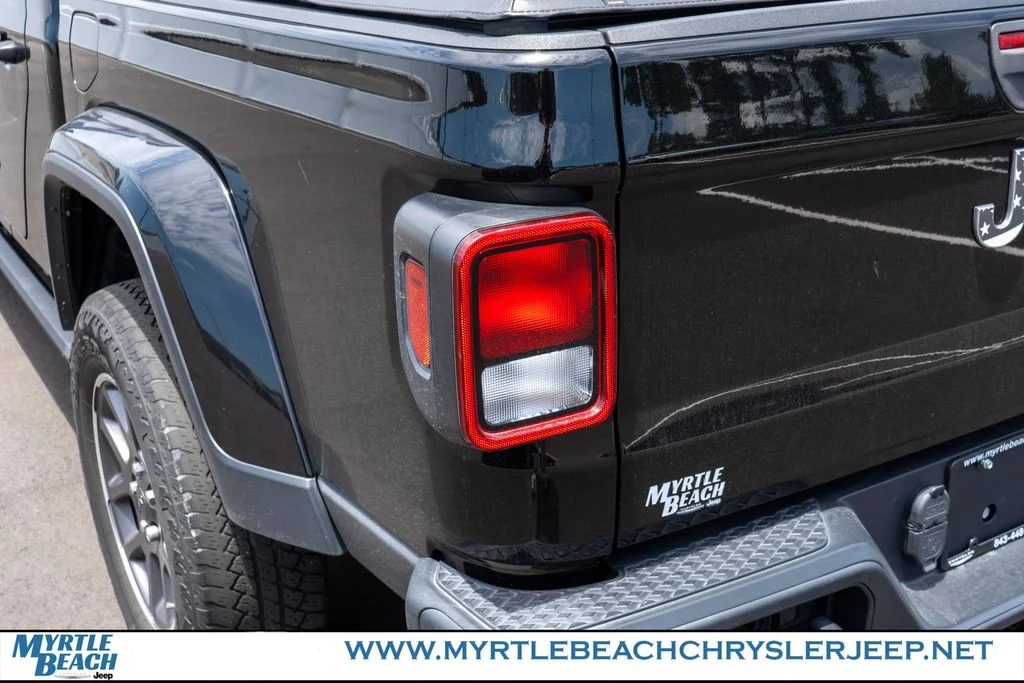 Used 2021 Black Clearcoat Jeep Overland image 11