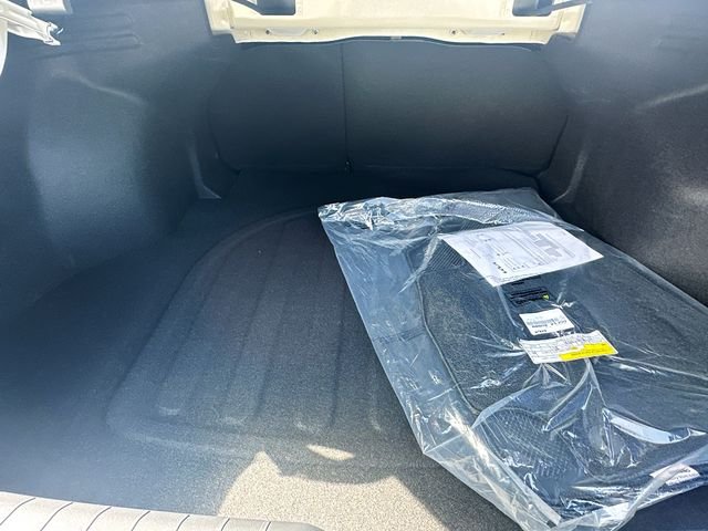 New 2026 Snow White Pearl Kia LXS image 24