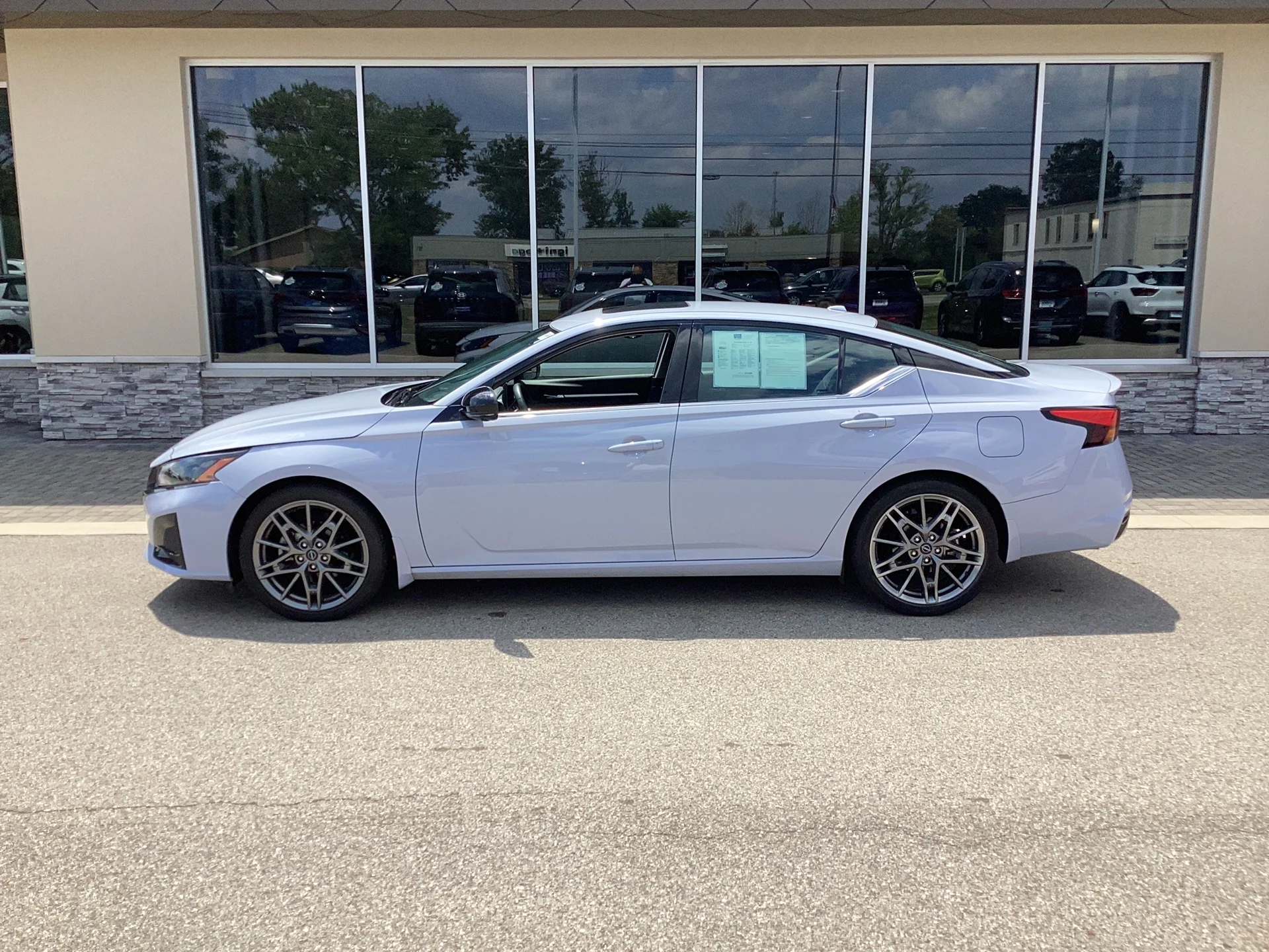 Used 2024 GRAY Nissan 2.0 SR image 7