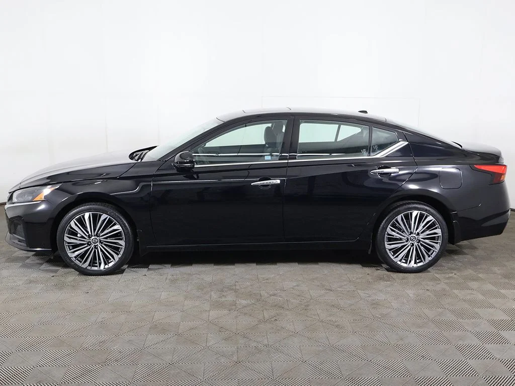 Used 2023 Black Nissan 2.5 SL image 18