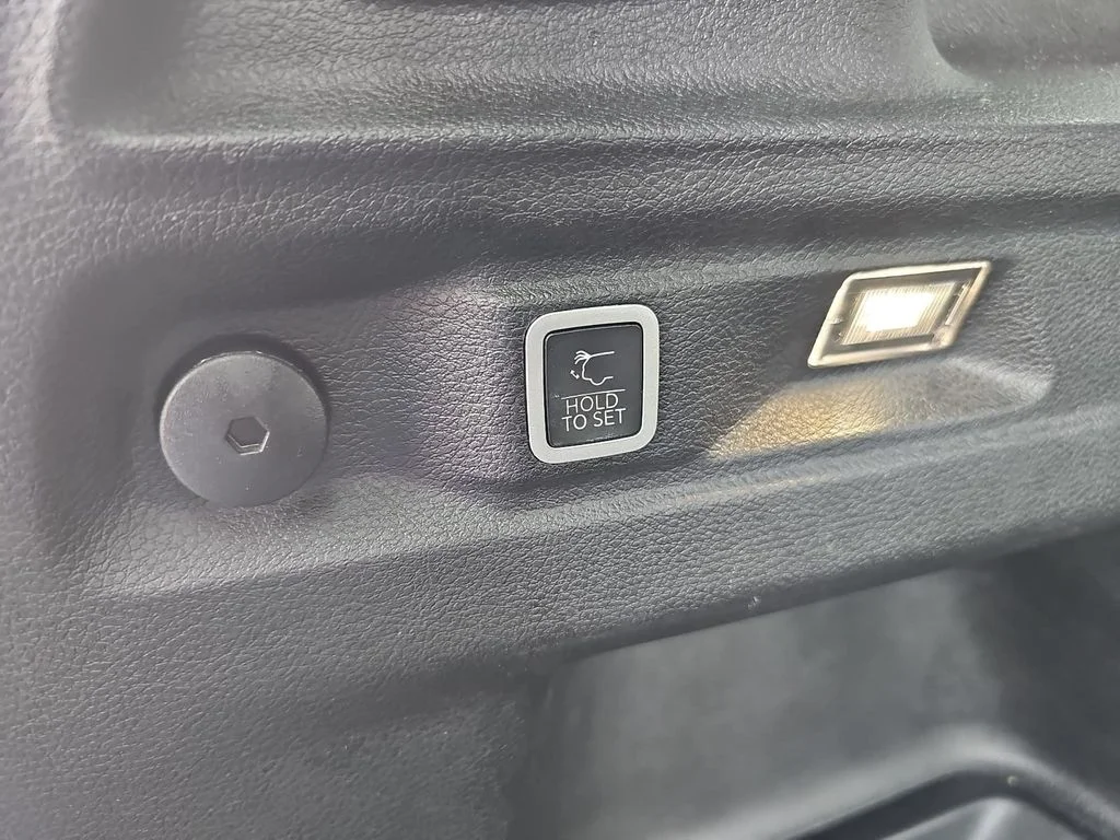 Used 2023 Gray Jeep Altitude image 15