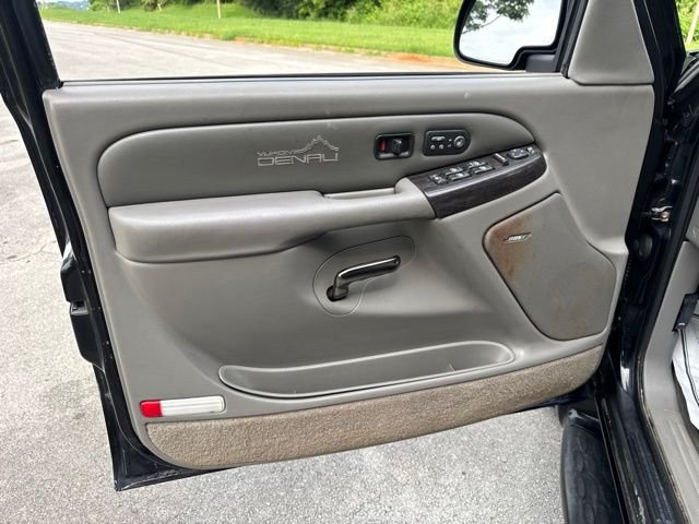 Used 2002 Black GMC Denali image 16