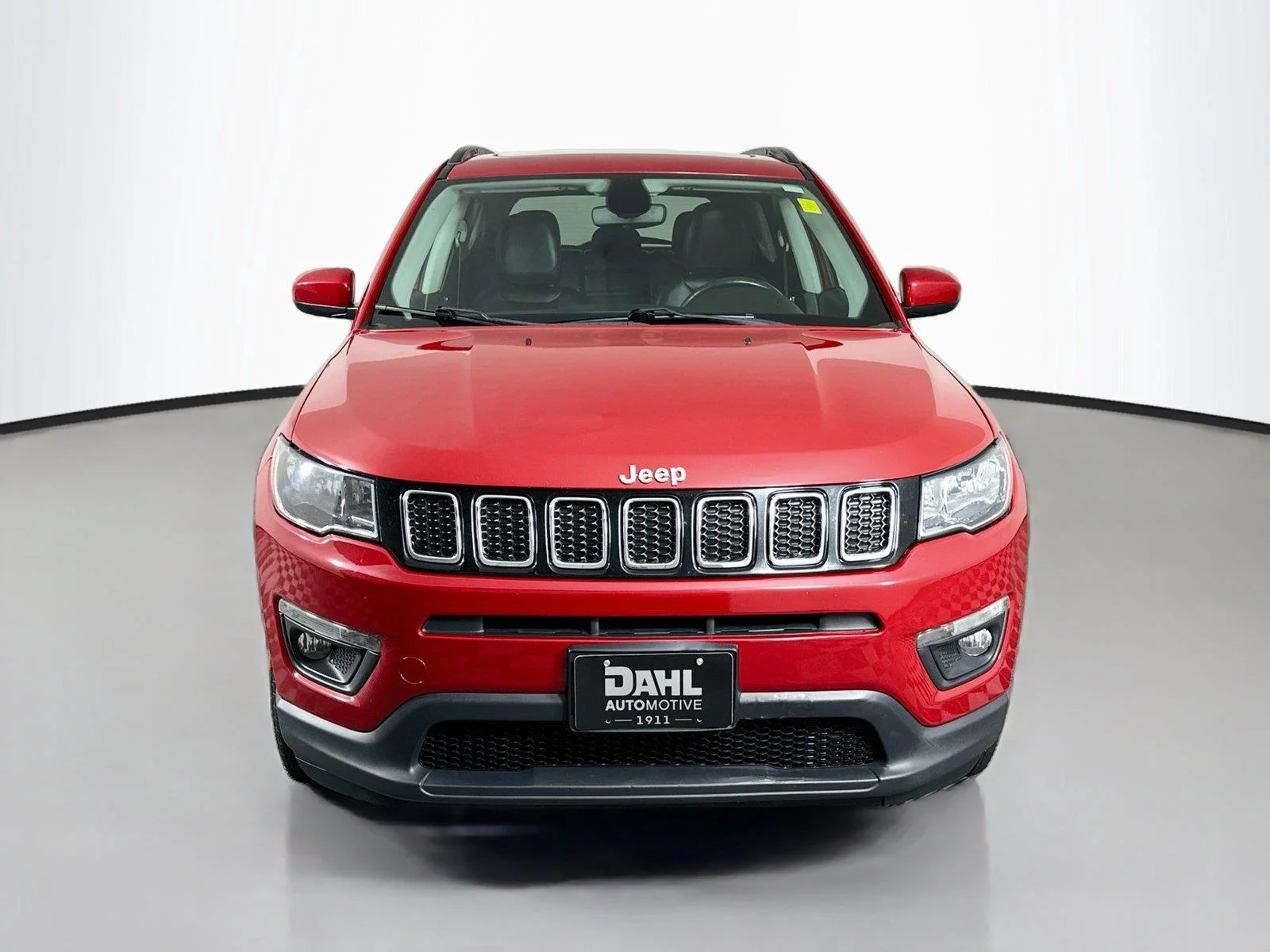 Used 2019 Redline Pearlcoat Jeep Latitude image 3