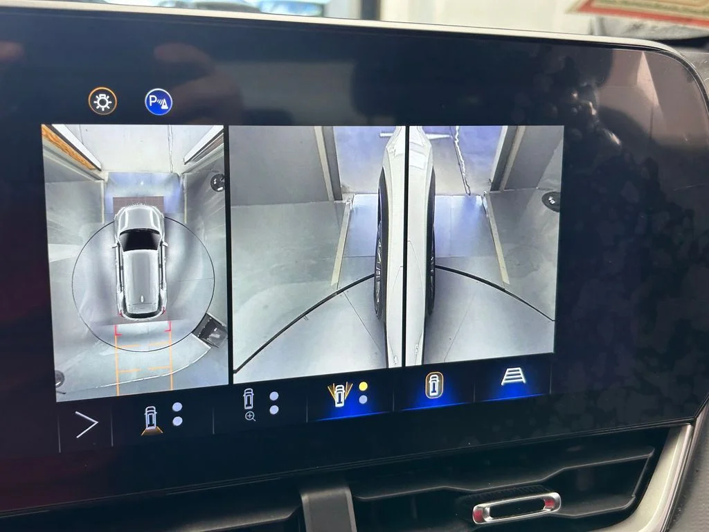 Used 2025 Summit White Chevrolet LT image 33