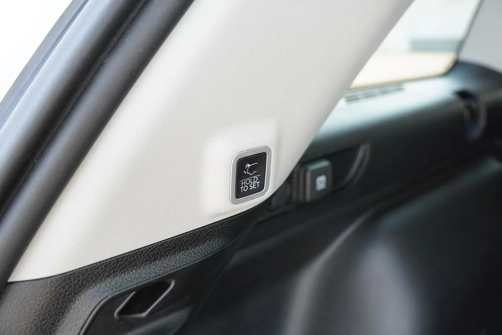 Used 2023 White Jeep Limited image 22