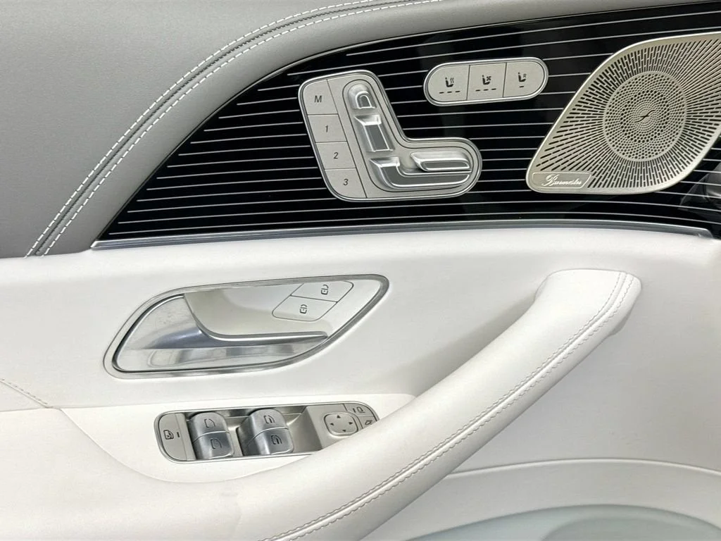 Used 2025  Mercedes-Benz Maybach GLS 600 image 22