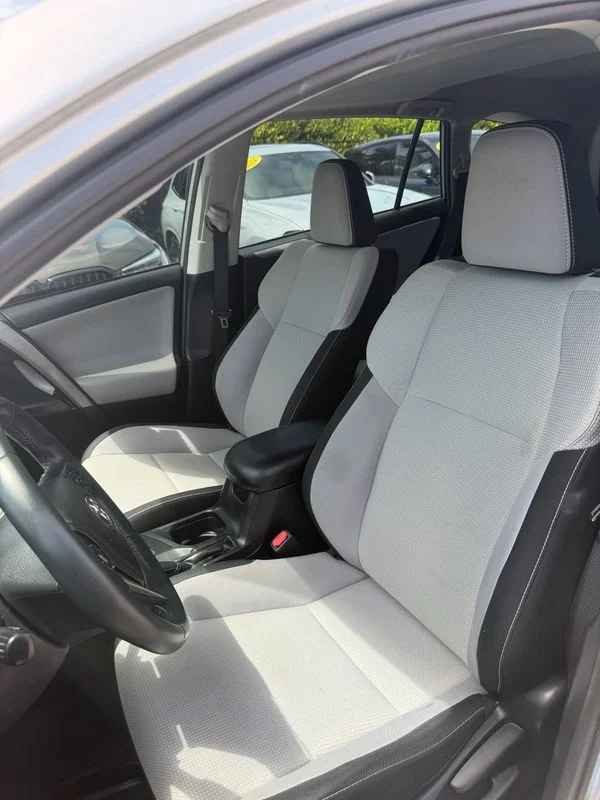 Used 2016  Toyota XLE image 10