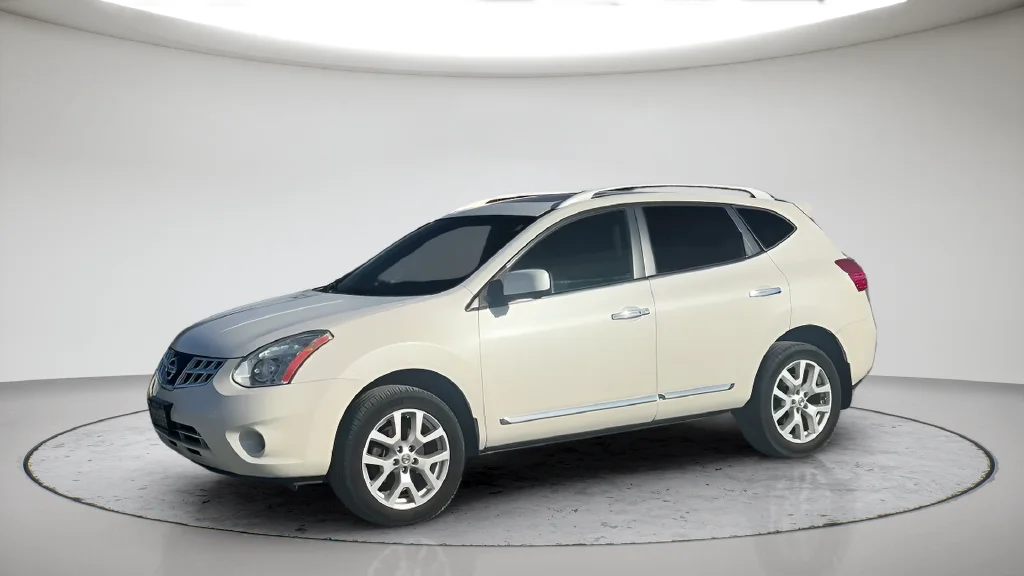 Used 2012 White Nissan SL image 11