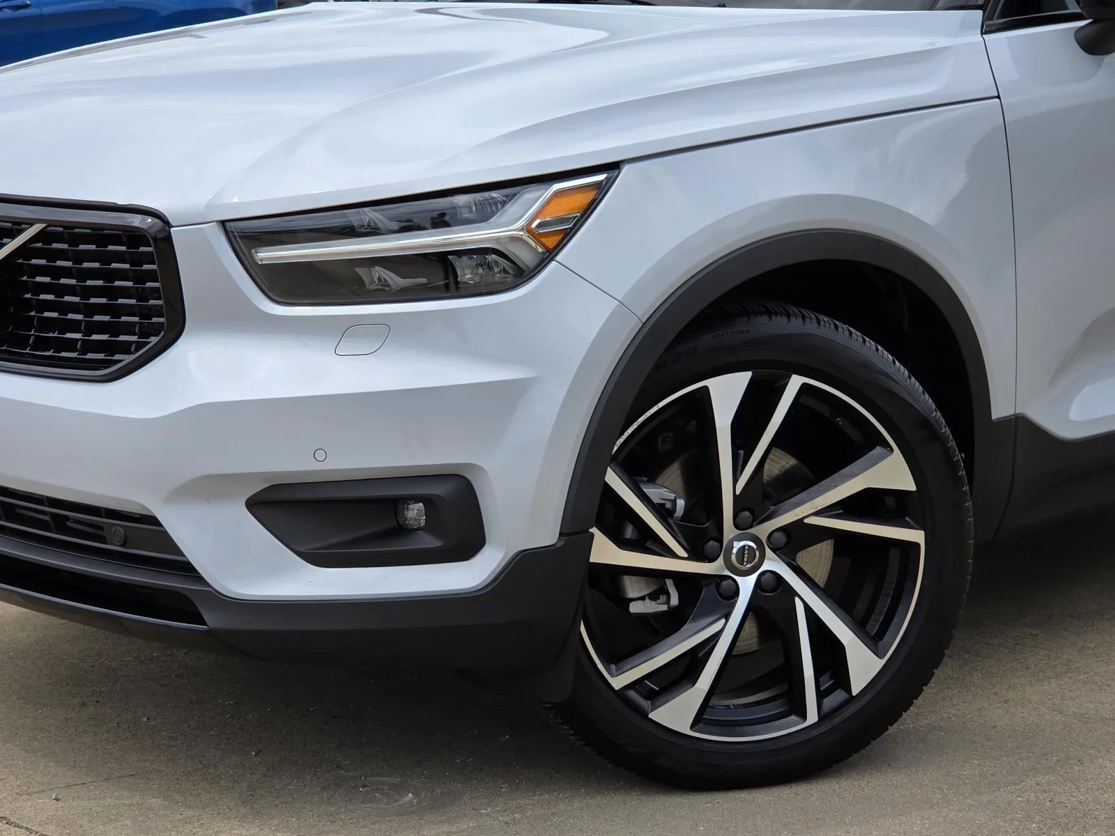 Used 2021 Glacier Silver Metallic Volvo R-Design image 7
