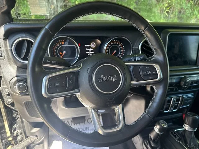 Used 2022 Black Clearcoat Jeep Overland image 18
