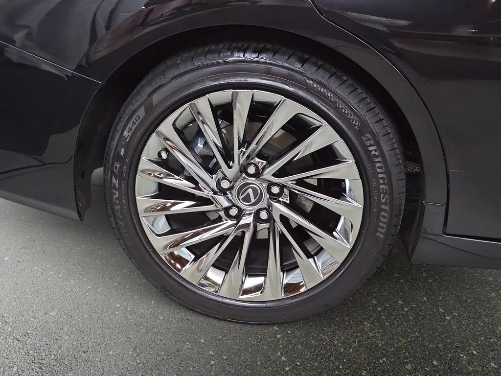 Certified Used 2025 Black Lexus 300h Luxury image 34