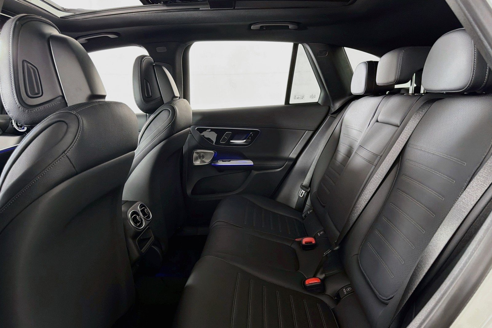New 2027 Polar White Mercedes-Benz GLC 300 SUV image 7