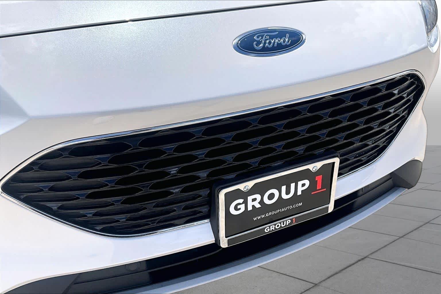 Used 2020 Star White Metallic Tri-Coat Ford Titanium image 30