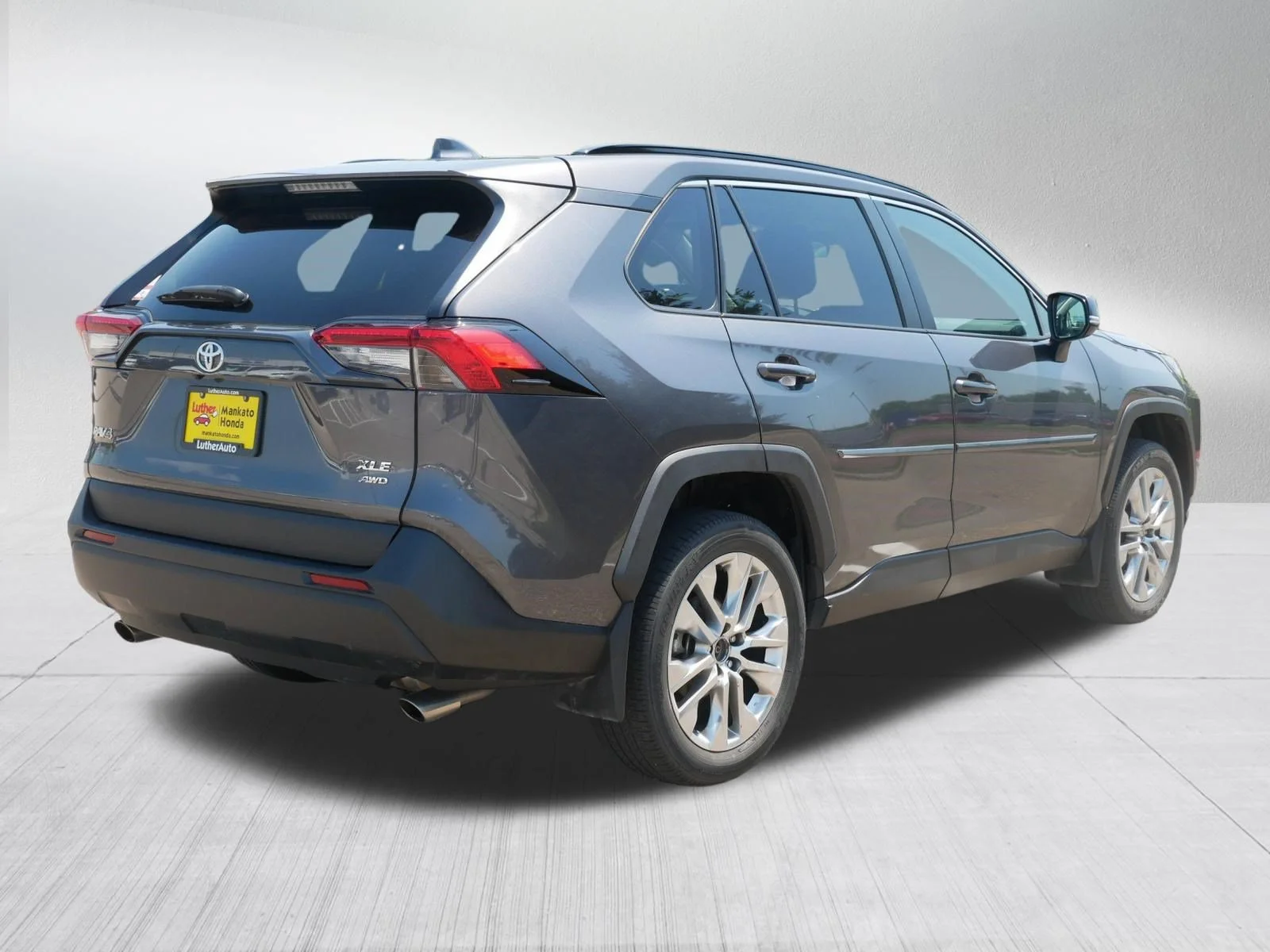 Used 2021 Magnetic Gray Metallic Toyota XLE Premium image 7