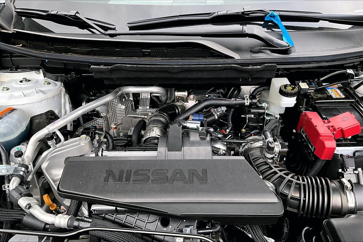 New 2026 2T WHT BLK XKJP Nissan Platinum image 16