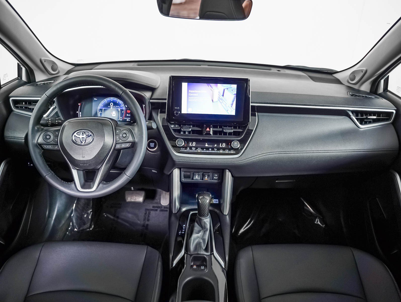 Used 2023 Wind Chill Pear Toyota XLE 2WD image 12