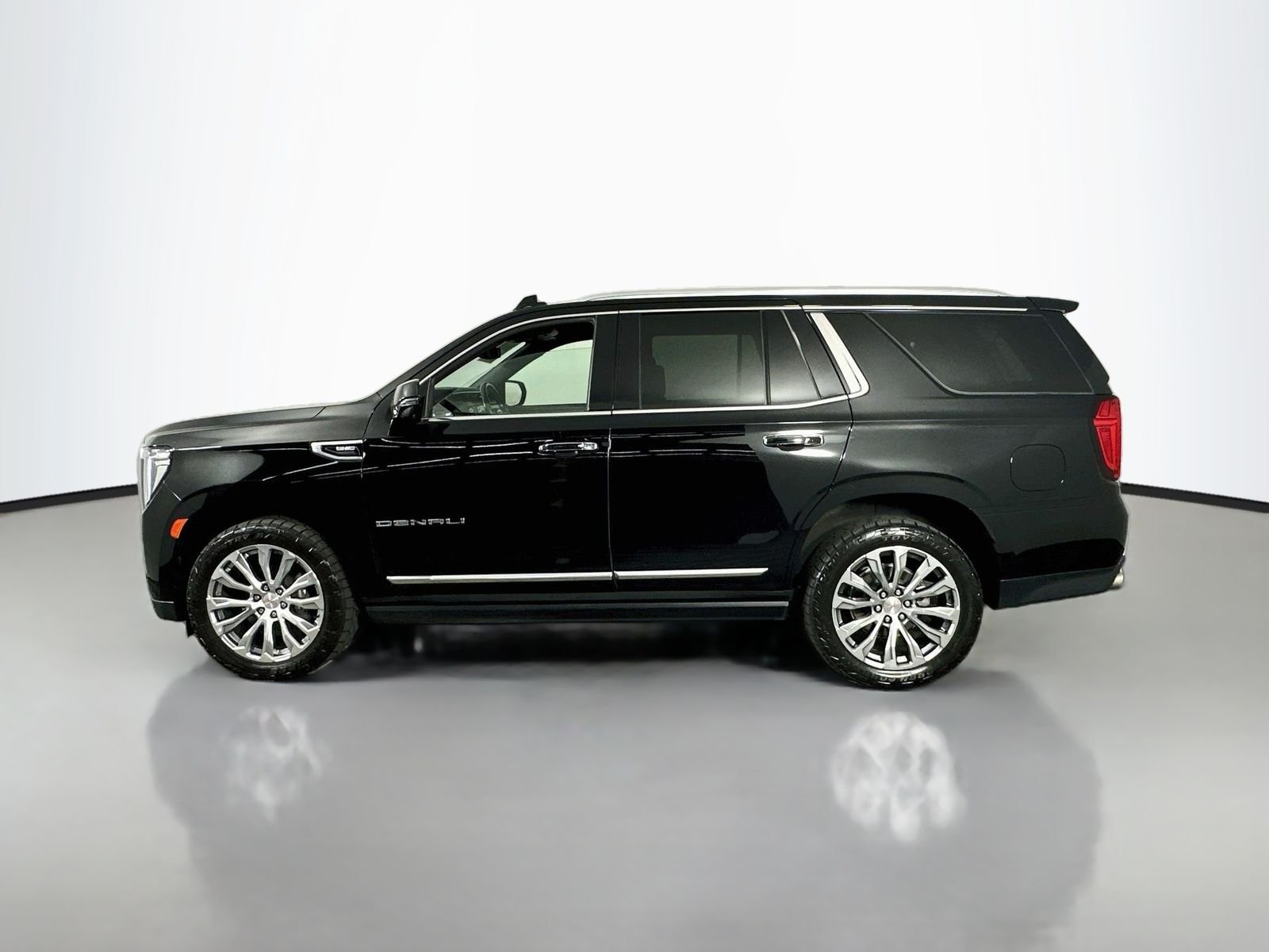 Used 2023 Onyx Black GMC Denali image 5