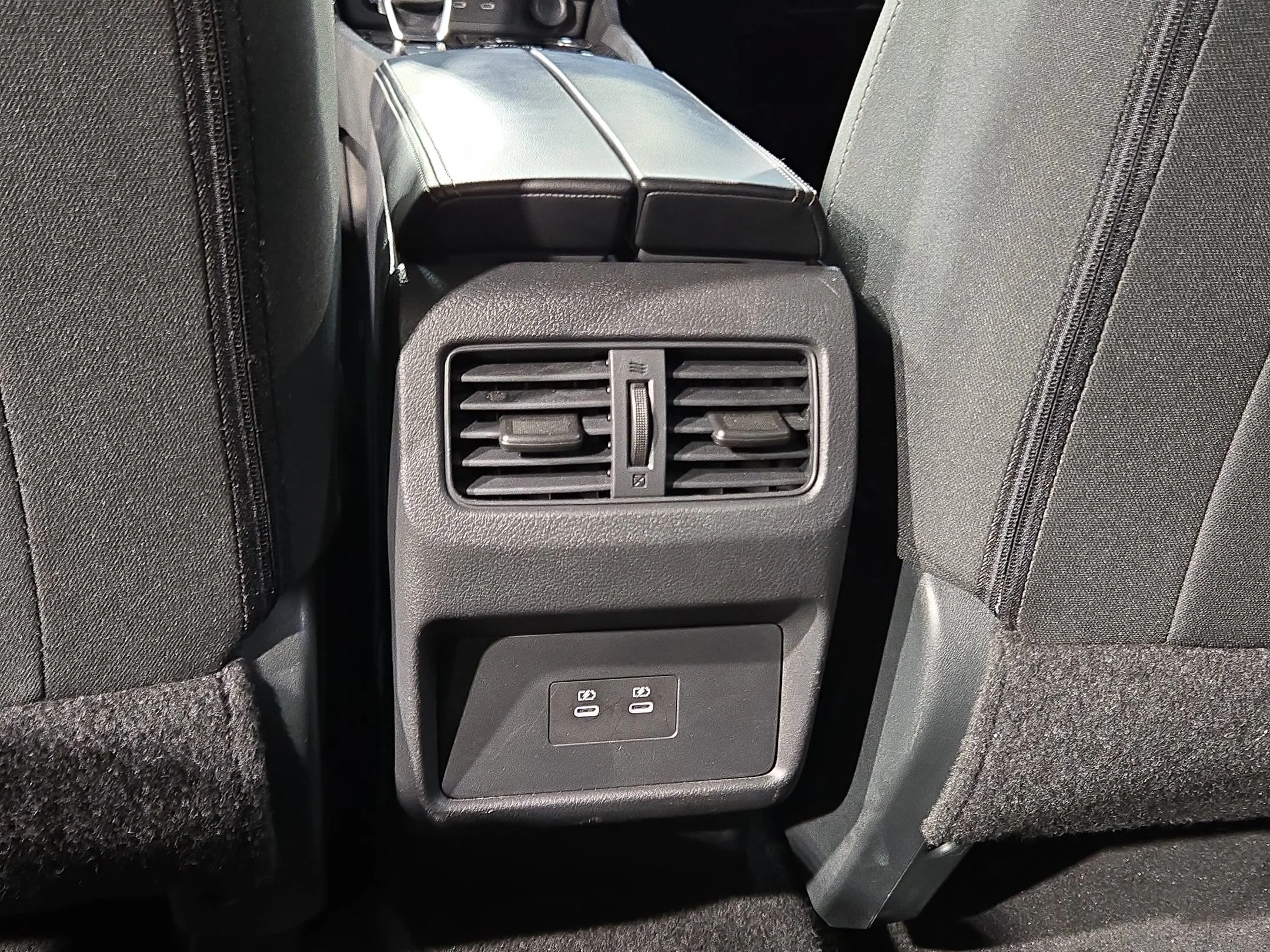 2025 Nissan Rogue SV - Photo 36