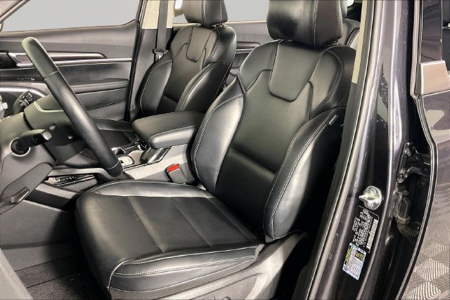 Used 2025  Kia S image 17