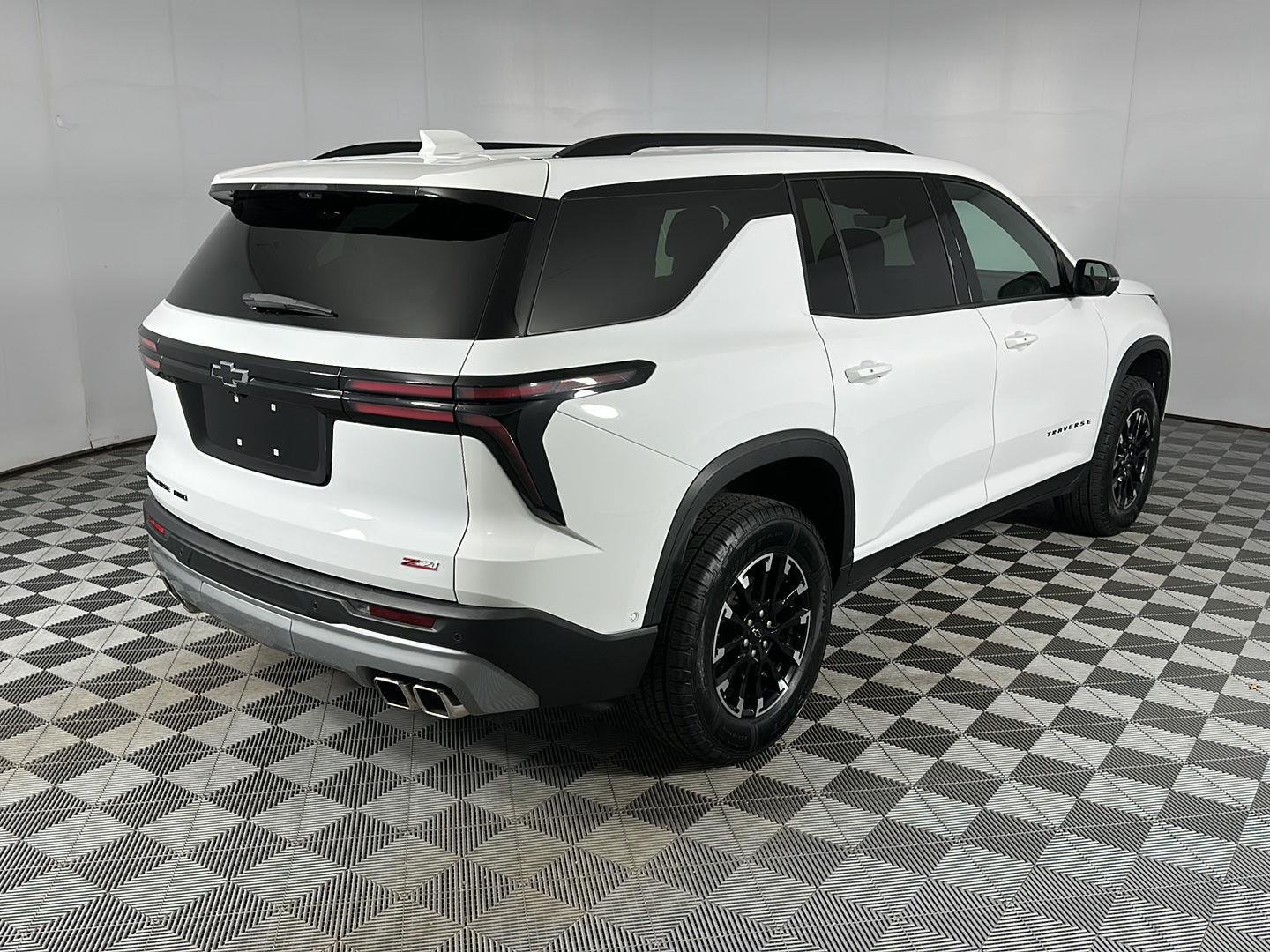 Used 2024 Summit White Chevrolet AWD Z71 image 9