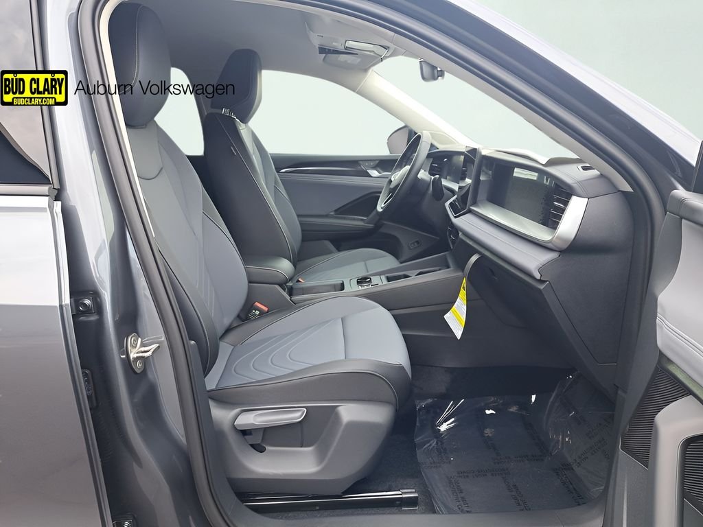 2025 Volkswagen Tiguan SE - Photo 19