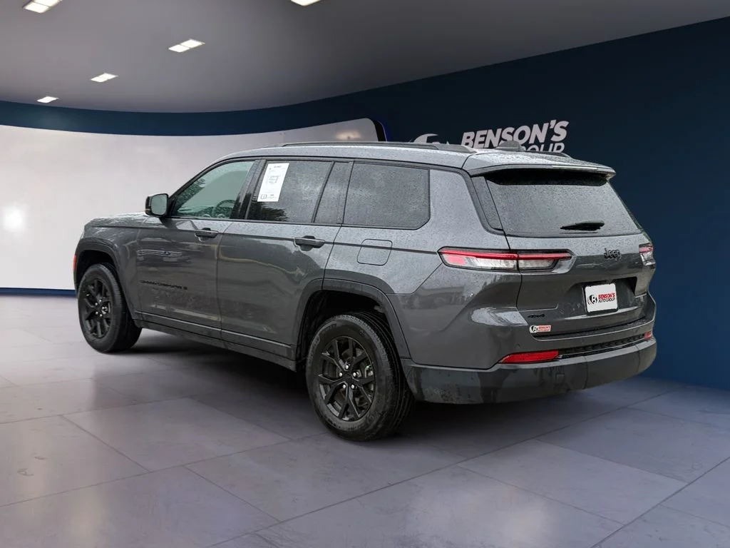Used 2024 Gray Jeep Altitude image 3