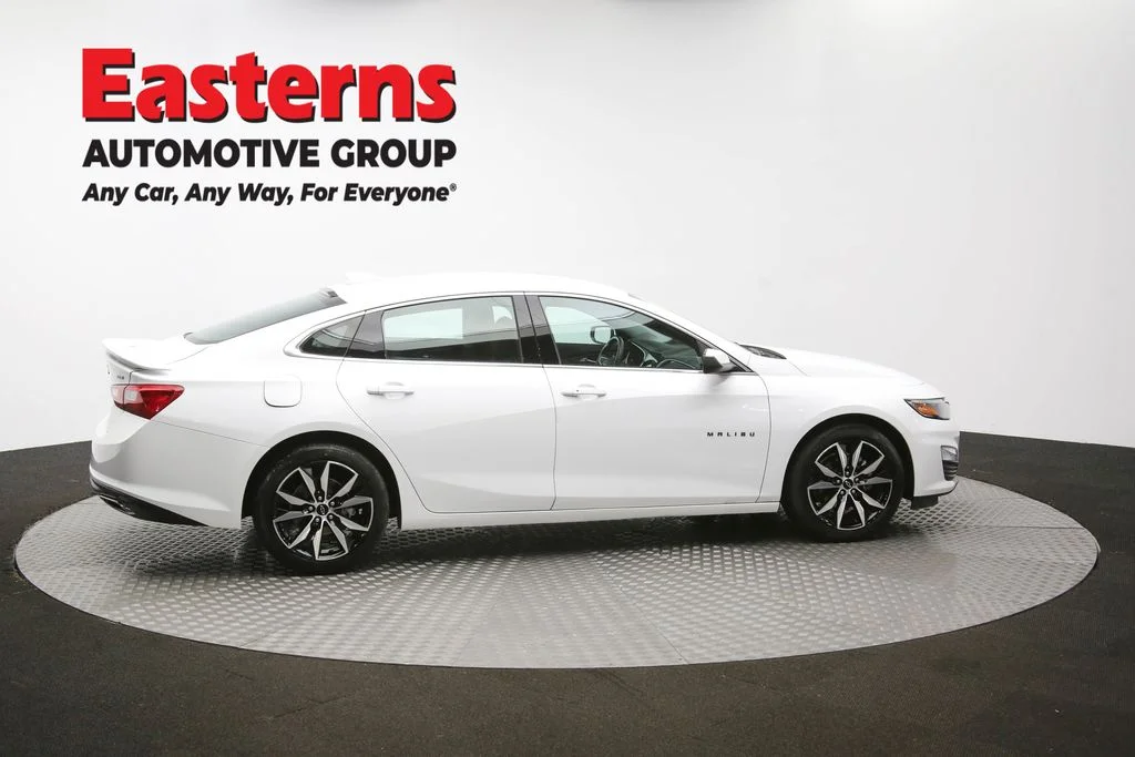 Used 2022 White Chevrolet RS image 40