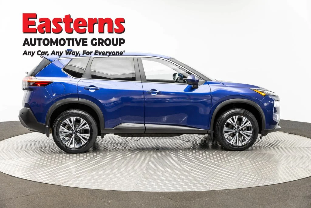 Used 2023 Blue Nissan SV image 4