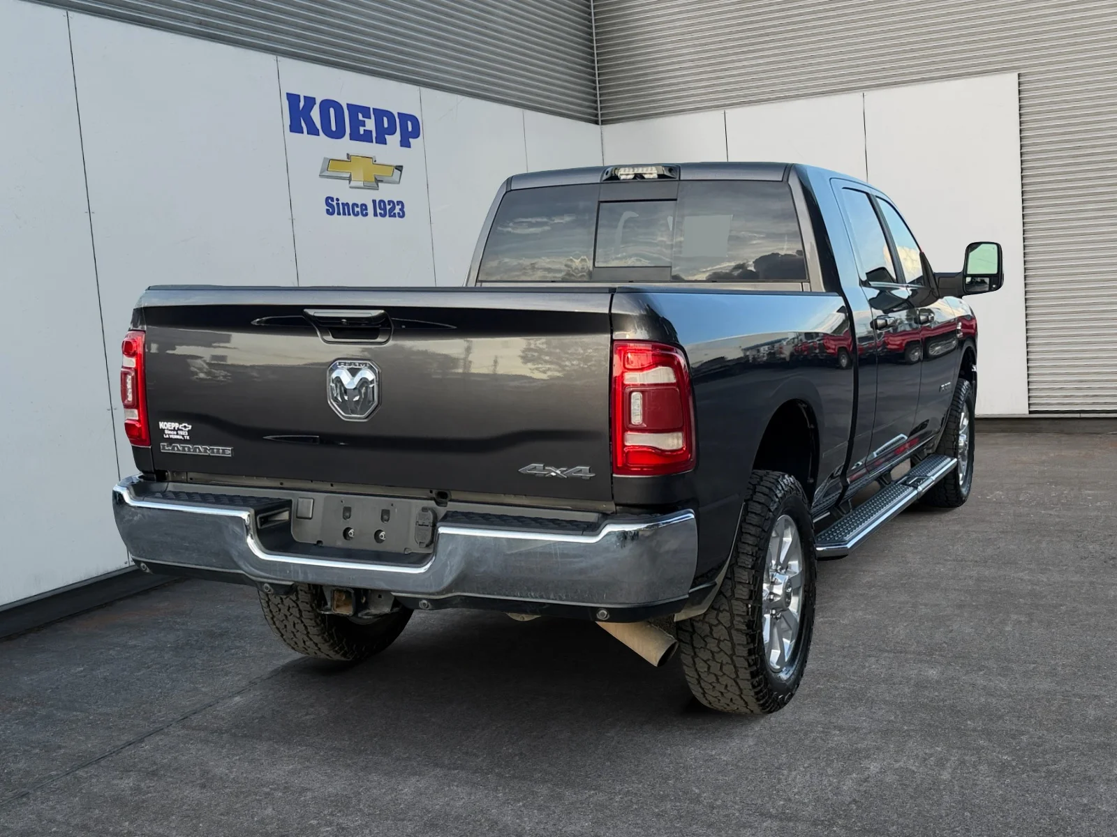 Used 2023 Granite Crystal Metallic Clearcoat Ram Laramie image 5