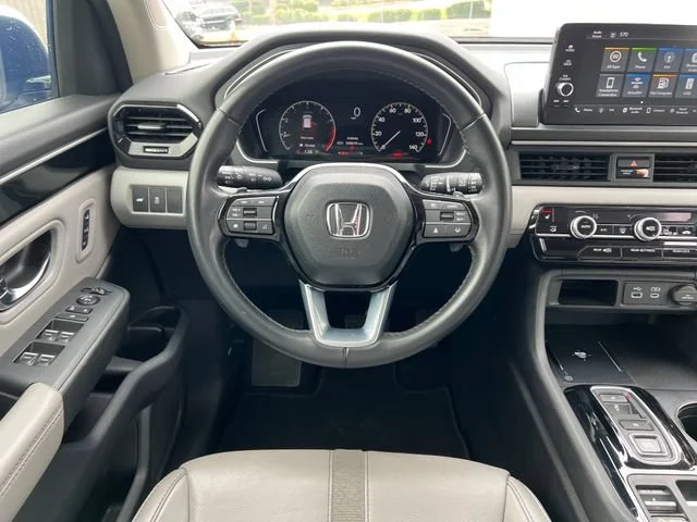 Used 2023 Platinum White Pearl Honda EX-L 8 Passenger image 18