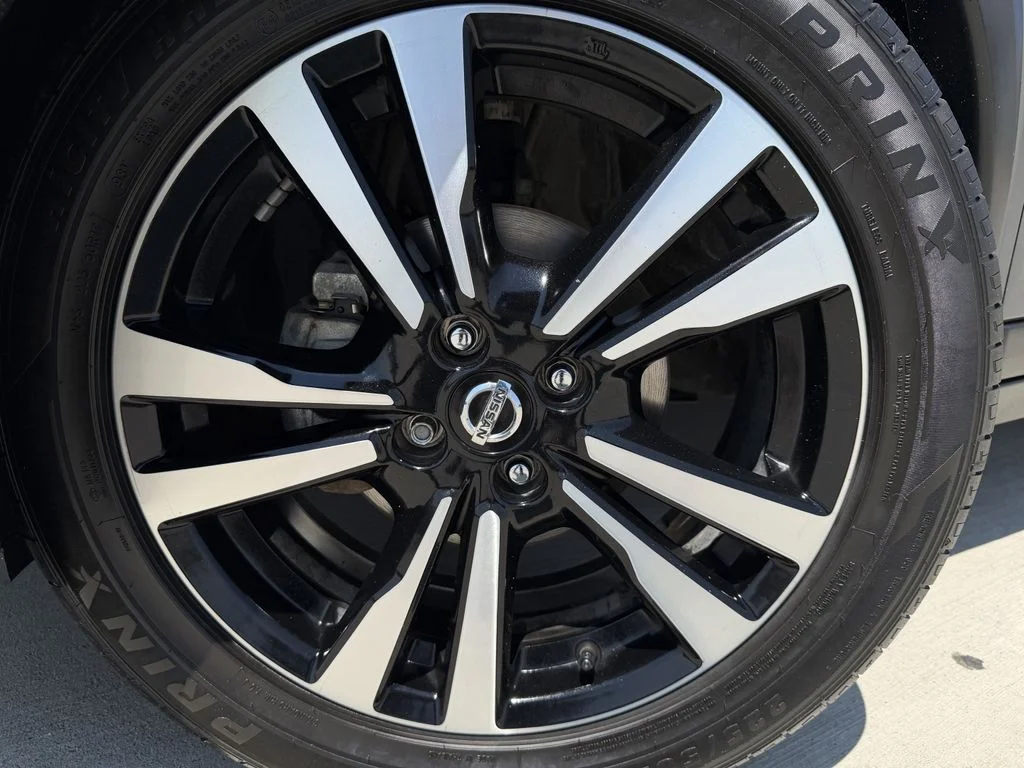 Used 2019 Gray Nissan SR image 9