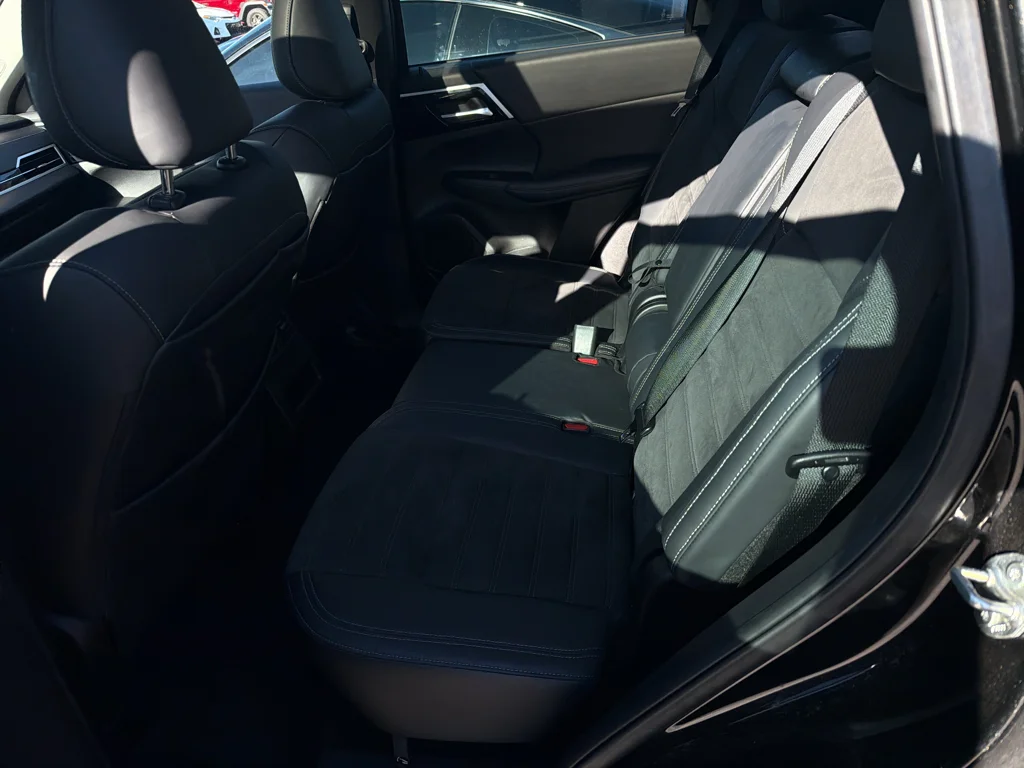 Used 2023 Black Diamond Mitsubishi SE image 6
