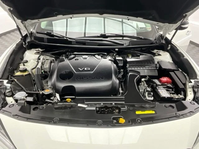 Used 2021 White Nissan 3.5 SL image 30