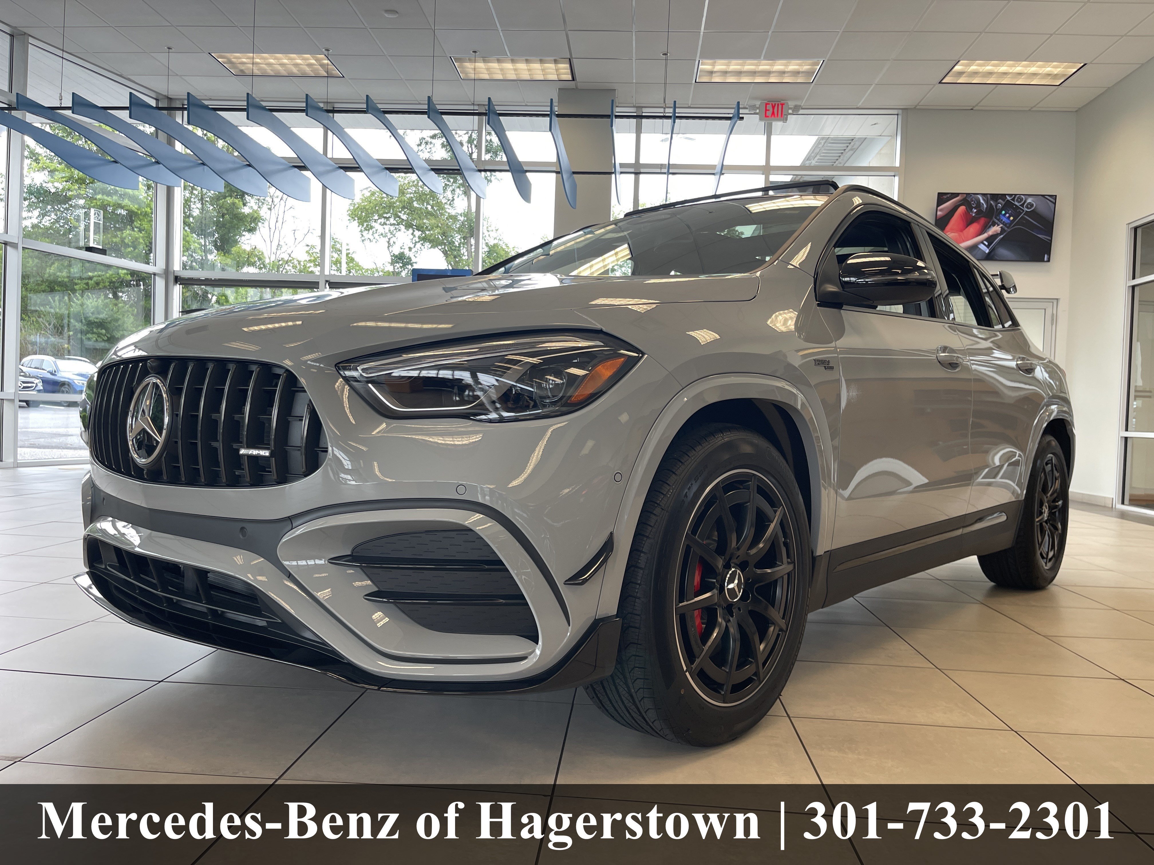 New 2026 MANUFAKTUR Alpine Grey Mercedes-Benz AMG® GLA 35 4MATIC SUV image 3
